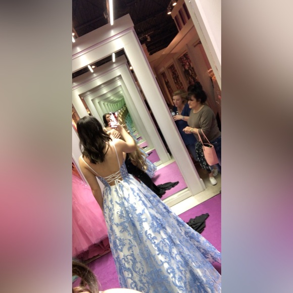 SHERRI HILL PROM DRESS - Picture 4 of 4